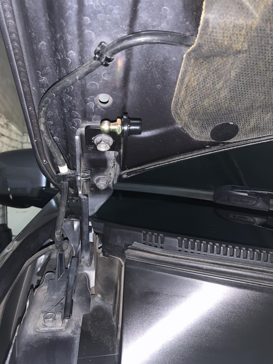 Газовий упор капота для Mitsubishi Outlander XL 2010-2012 2