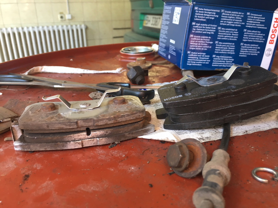 Заміна гальмівних колодок. 2