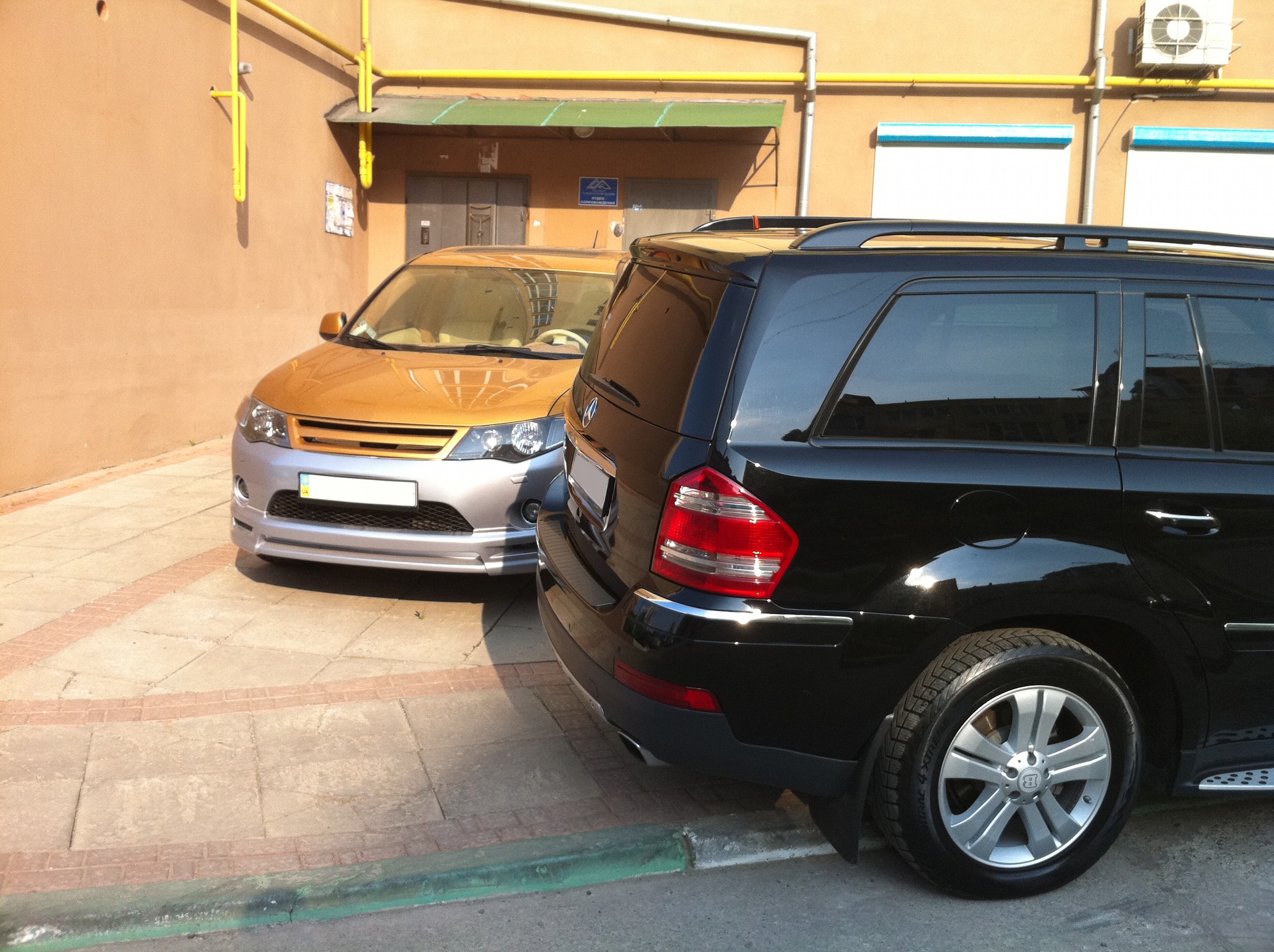Outlander XL & Mercedes GL 1