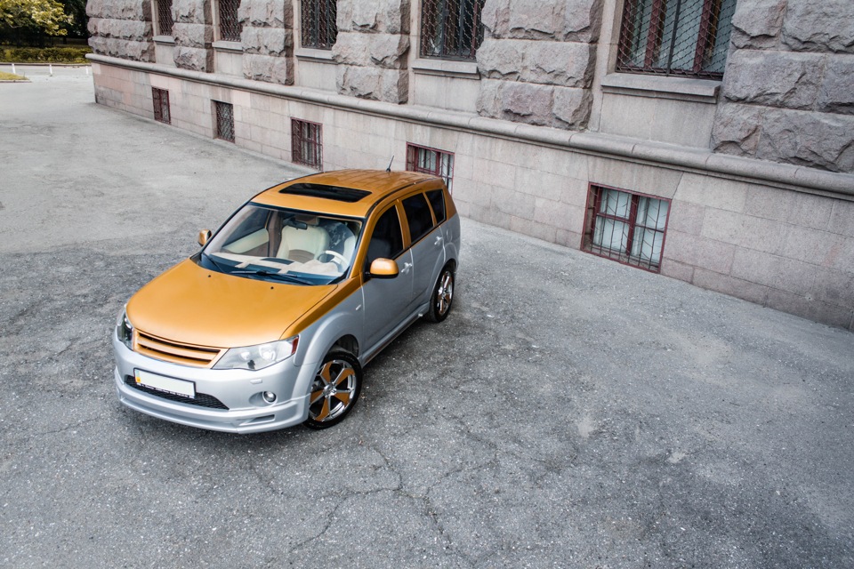 Two Mitsubishi X Три Цвета 1