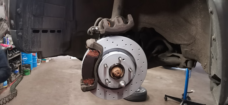 Перфоровані гальмівні диски Zimmerman + колодки Power Stop 3
