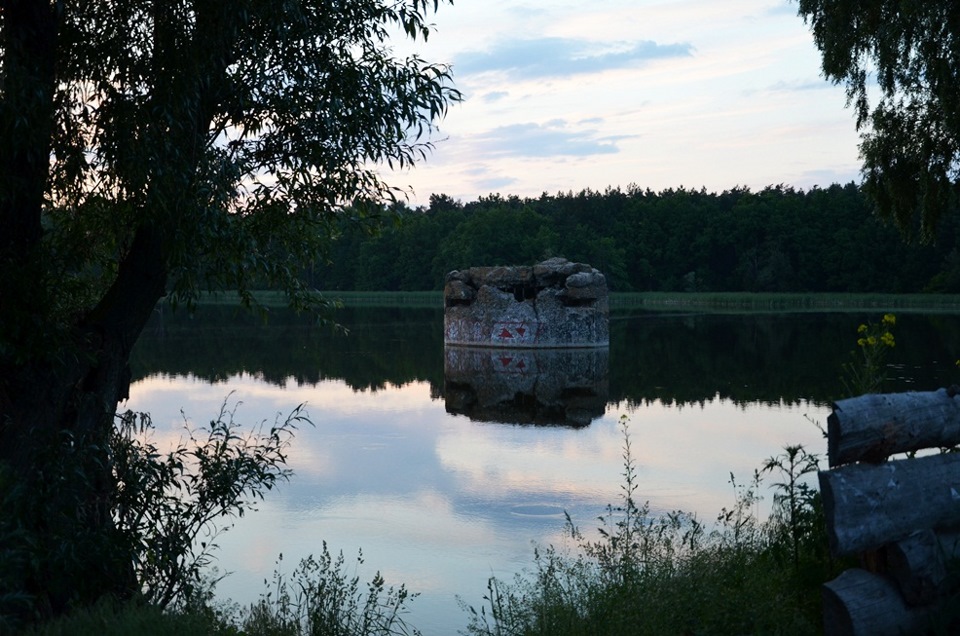 Трохи цікавого і красивого - ДОТ на воді. 2