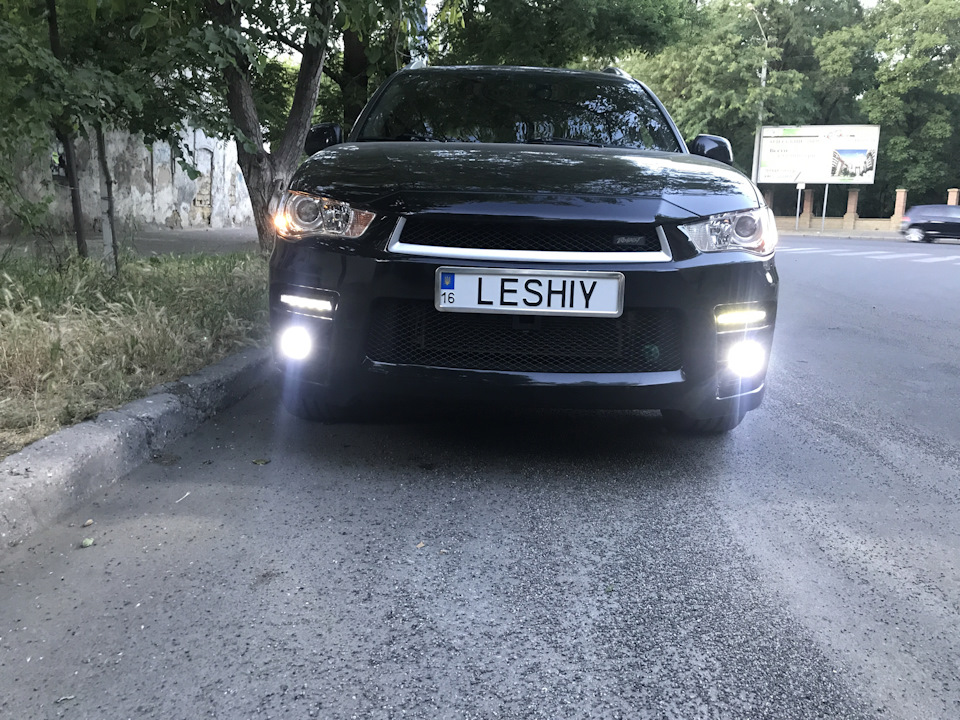 Багато просили фото того, як світять фари на машині. 4