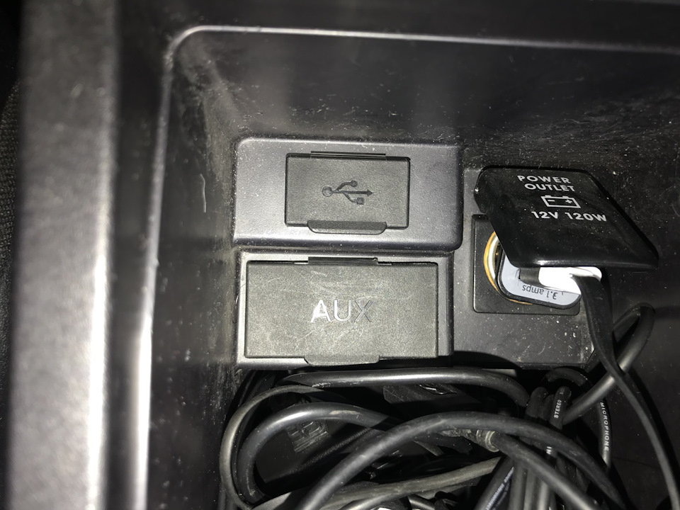 USB в підлокітник знайдено (8718A007) 4