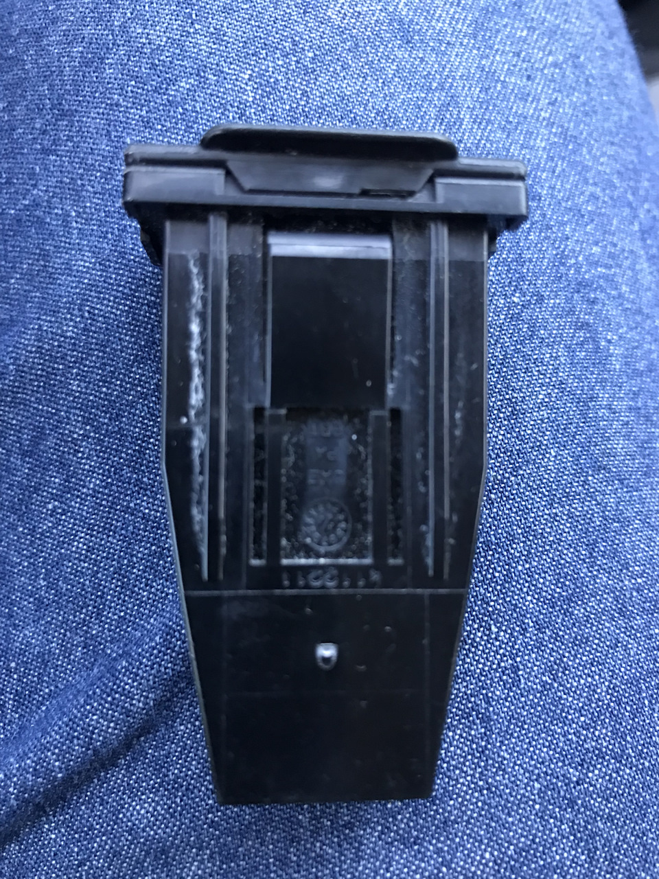 USB в підлокітник знайдено (8718A007) 1
