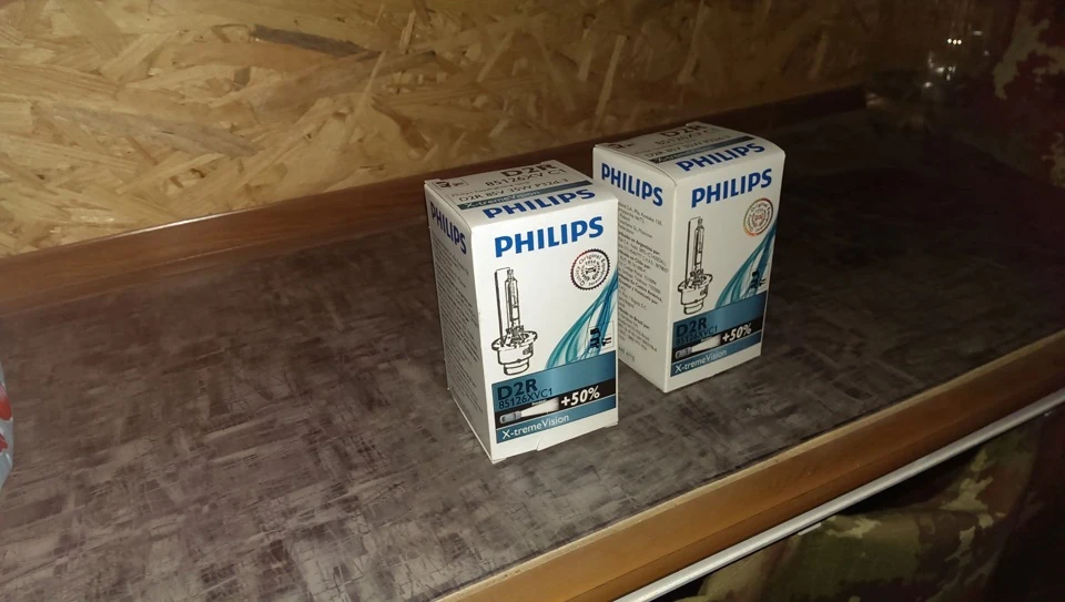 Philips X-treme Vision D2R (85126XVC1) на Outlander XL