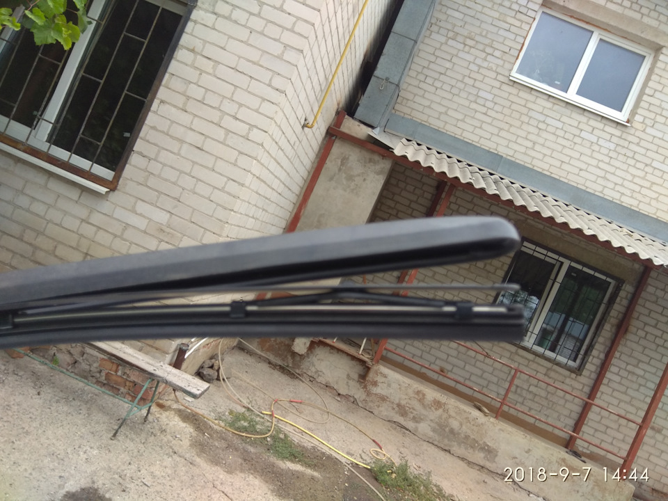 Двірники. Velgio Universal Hybrid 2
