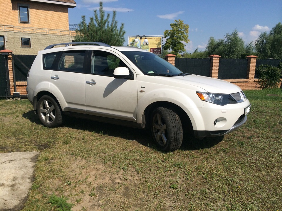 Потекла передня ліва стійка. 2