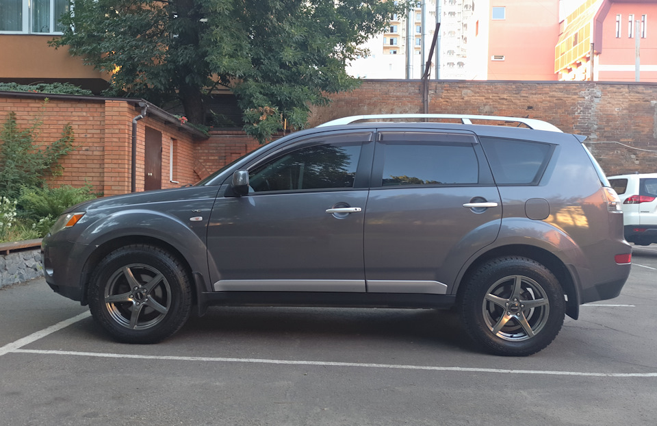 Yokohama Geolander AT-S G-012 та Uniroyal Rain Expert 3 SUV 2
