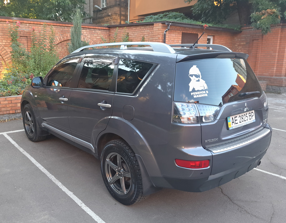 Yokohama Geolander AT-S G-012 та Uniroyal Rain Expert 3 SUV 1