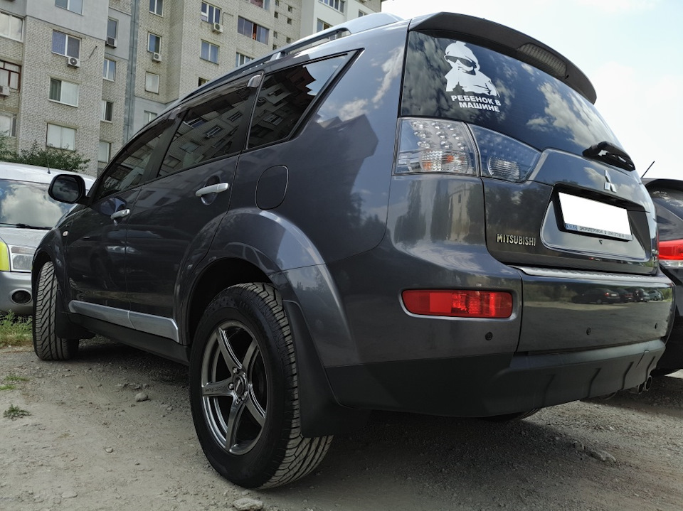 Yokohama Geolander AT-S G-012 та Uniroyal Rain Expert 3 SUV 5