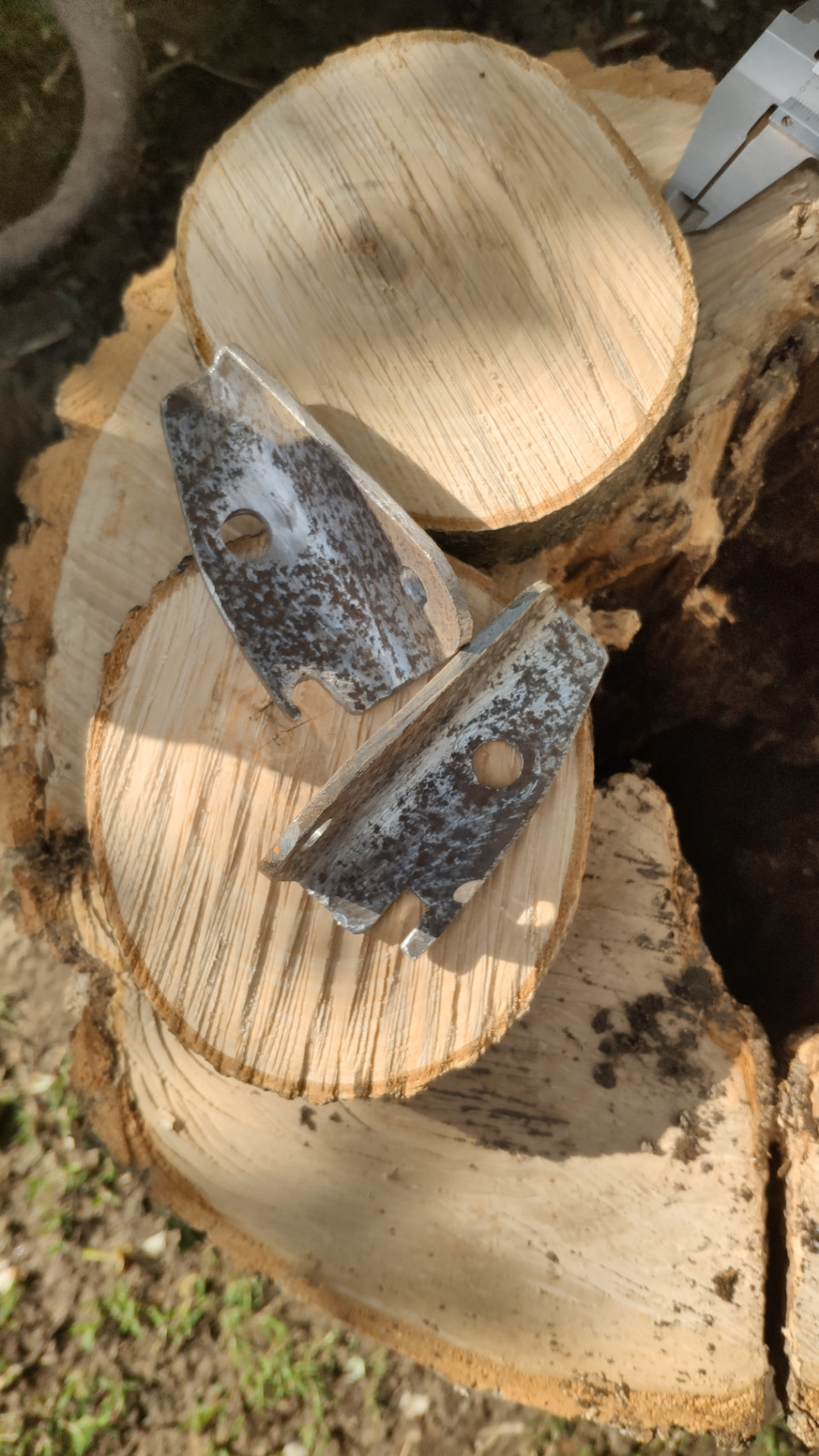 Газові упори капота. 4