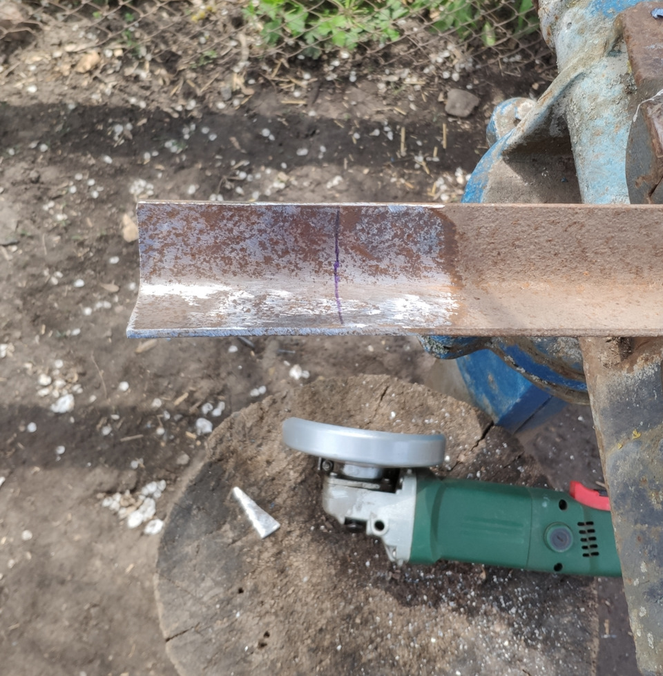 Газові упори капота. 2
