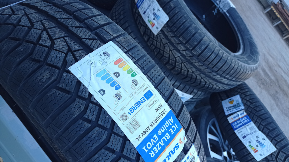 Зимова гума Sailun Ice Blazer 225/60 r18 2