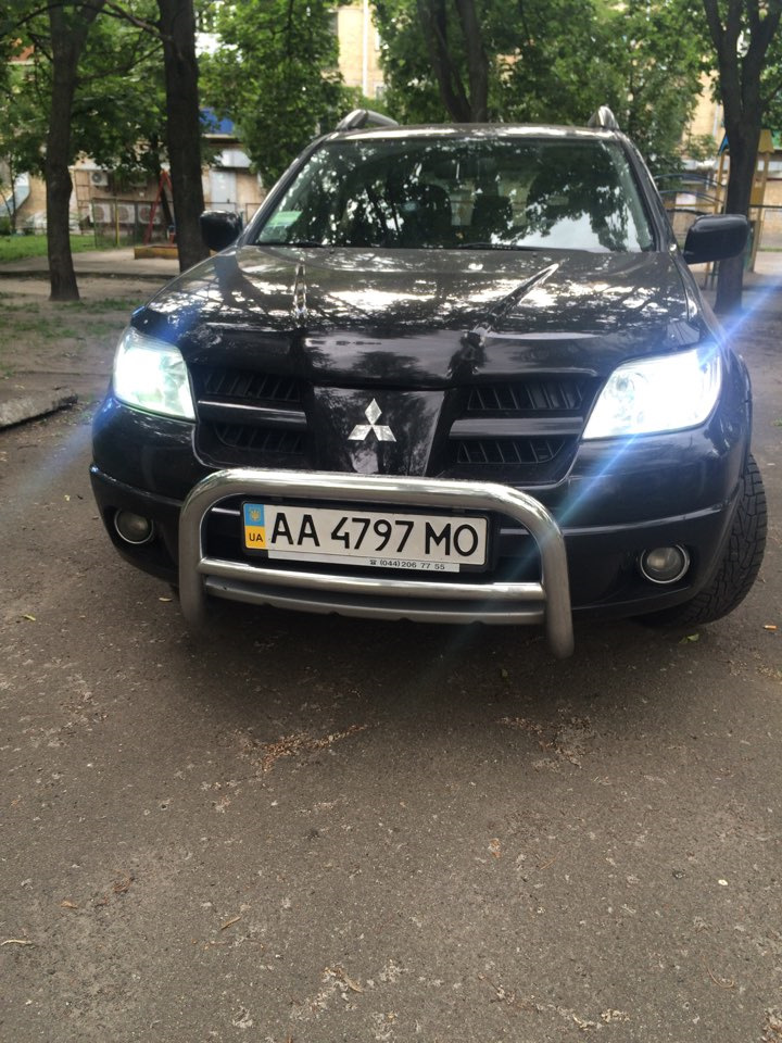 Ксенон у ближній на Mitsubishi Outlander 1