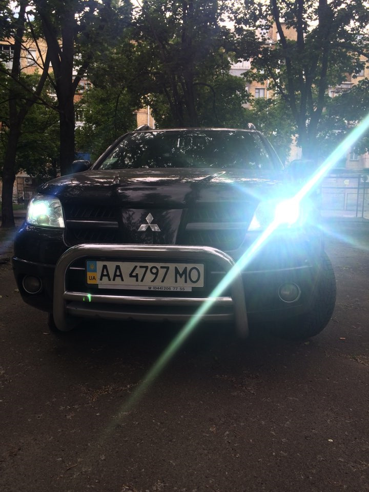 Ксенон у ближній на Mitsubishi Outlander 2