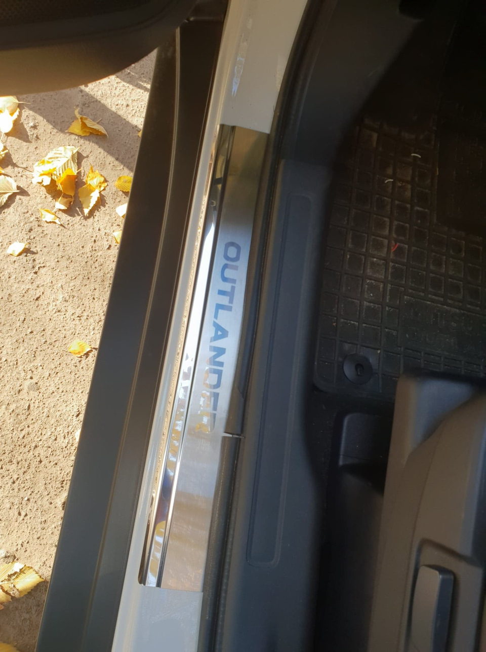 Металеві накладки на пороги 2