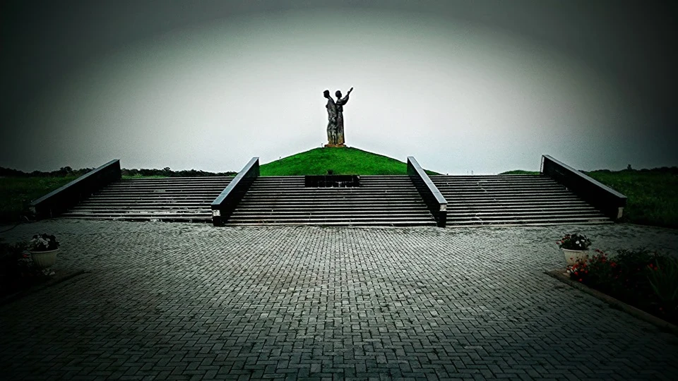 Меморіальний комплекс пам'яті жертв Голодомору в Україні (Харків). Велопрогулянка.
