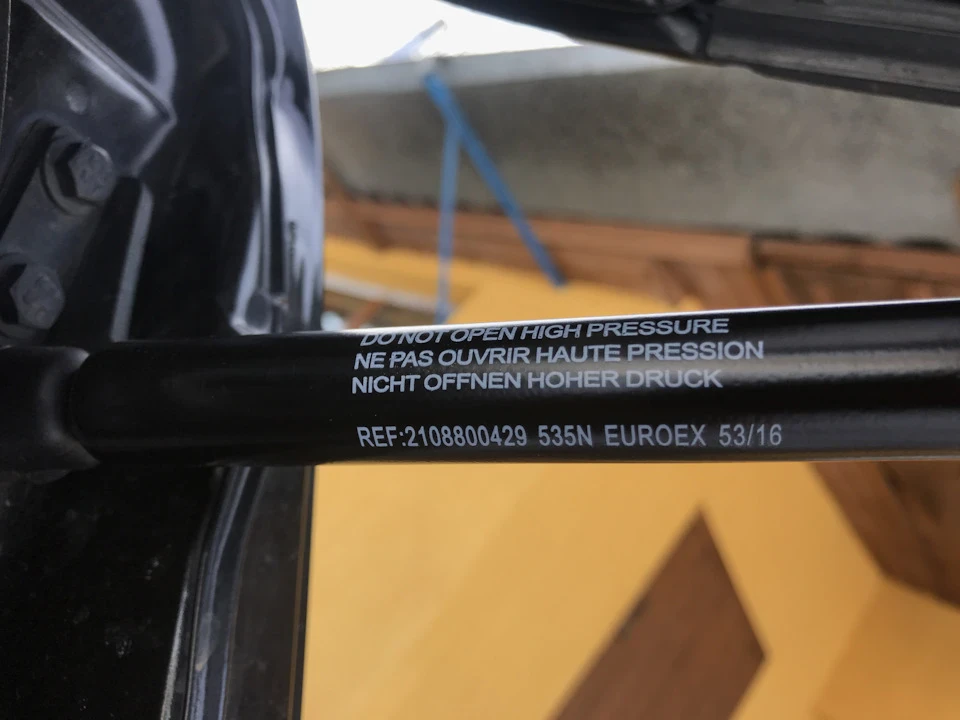 Газові упори багажника