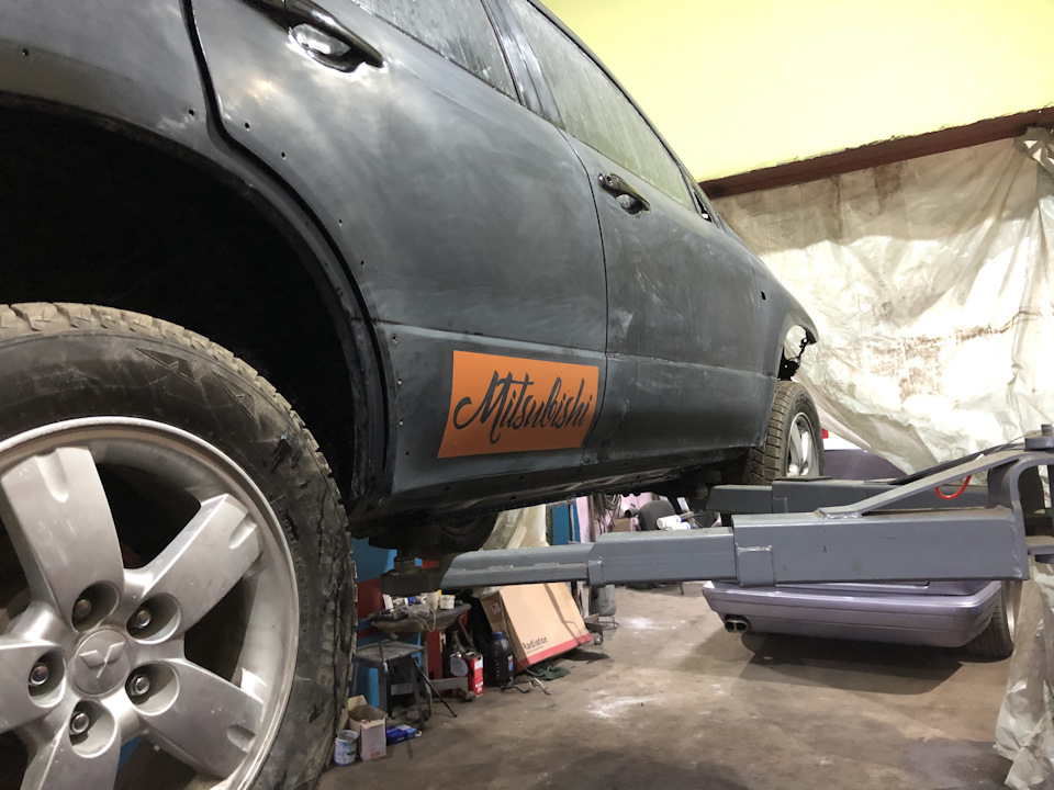 Вирішив зробити напис Mitsubishi на задніх дверях 2