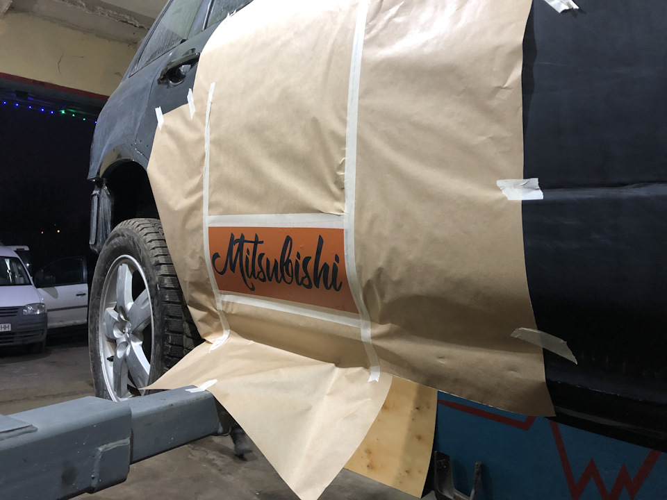 Вирішив зробити напис Mitsubishi на задніх дверях 4
