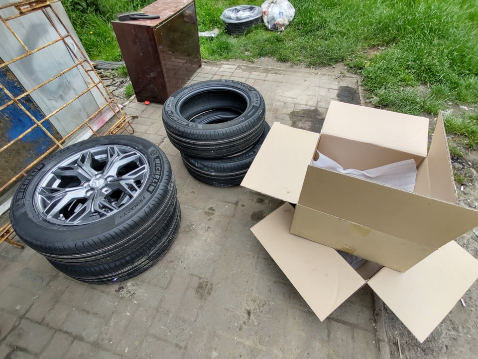 Встановлення оригінальних 18 дисків, системи TPMS Careud U912 та шин Michelin Primacy 4 225/55 5