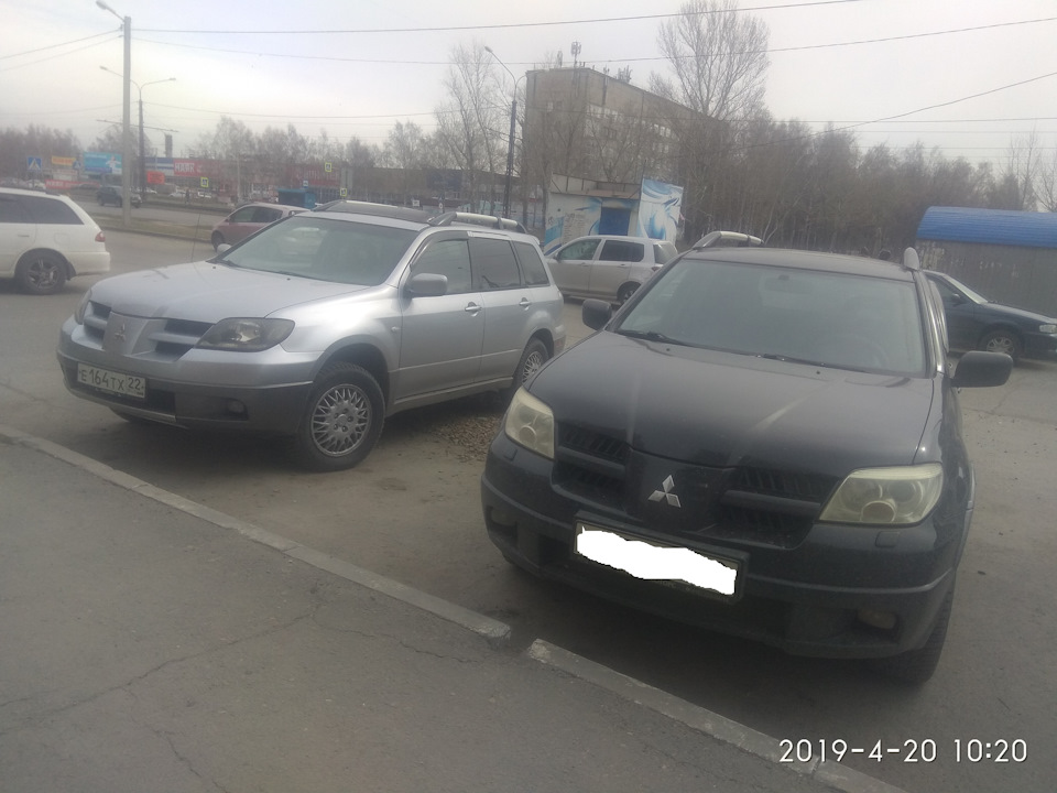 Двоє з скриньки, чорно-сірі з обличчя!)) 1