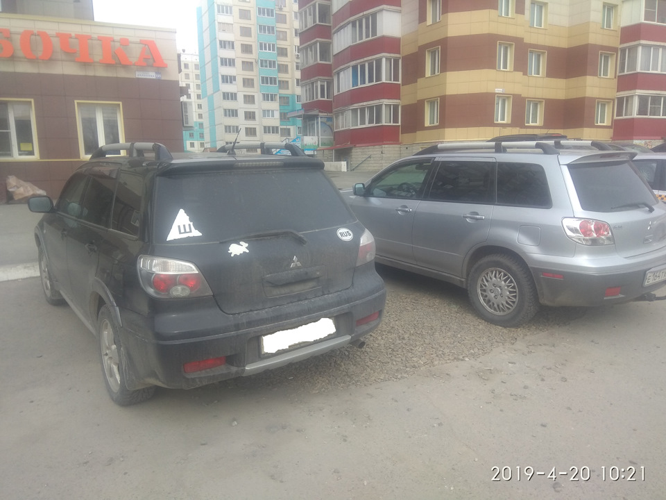 Двоє з скриньки, чорно-сірі з обличчя!)) 2