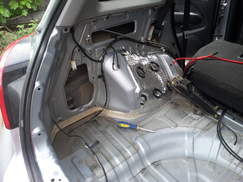 підготовка до авто звуку)))) Шумоізоляція багажного відсіку. 2