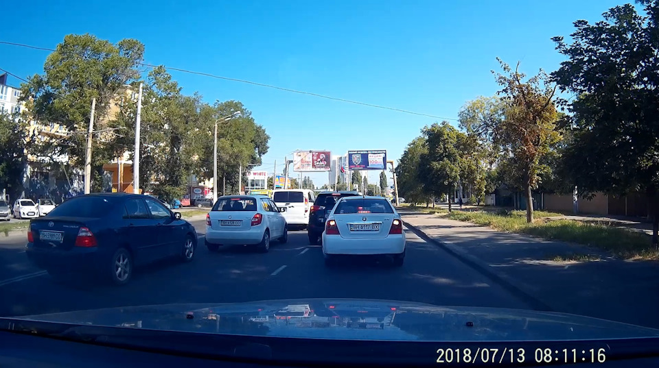 Приклад того, що трапляється, коли дивишся в телефон за кермом! 1