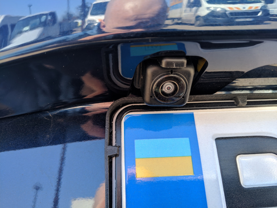 Встановлення омивача камери заднього виду 4