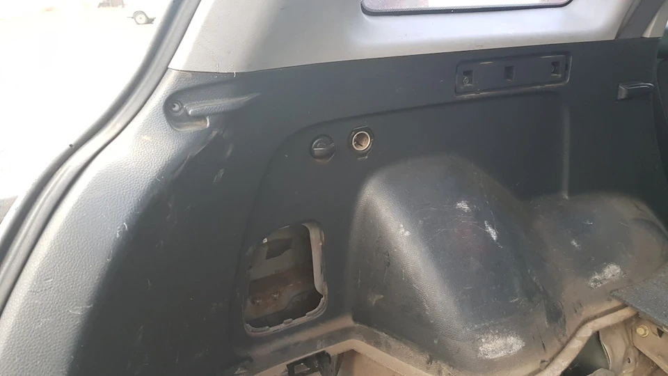 Встановив камеру заднього виду (парковки) на свій Mitsubishi Outlander
