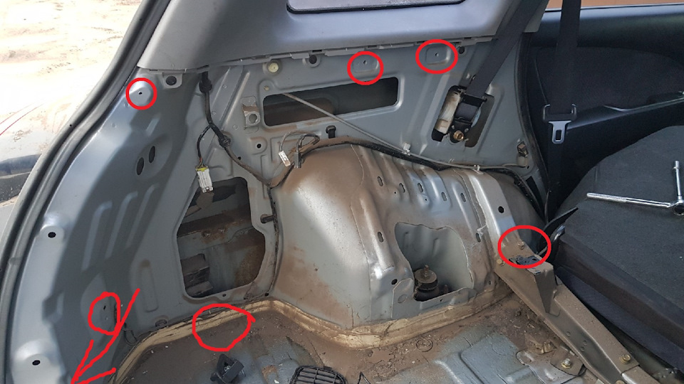 Встановив камеру заднього виду (парковки) на свій Mitsubishi Outlander 2