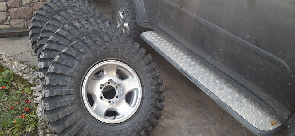 Нові капці MAXXIS M8060 35/12.5R16 3