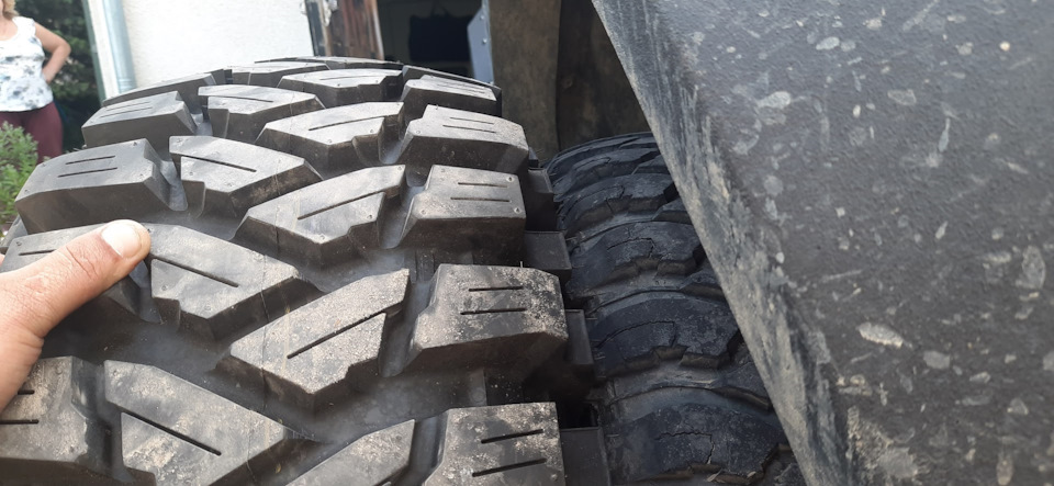 Нові капці MAXXIS M8060 35/12.5R16 5