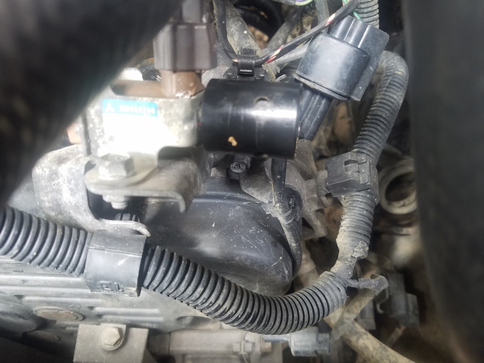 Турбіна перестала працювати клапан (MR258166) 3