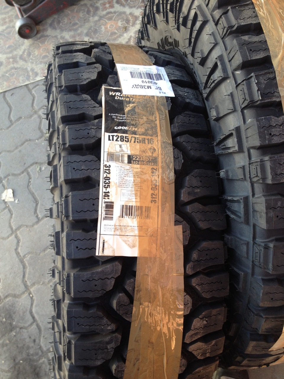 Goodyear Wrangler DuraTrac 285 75 16LT 2
