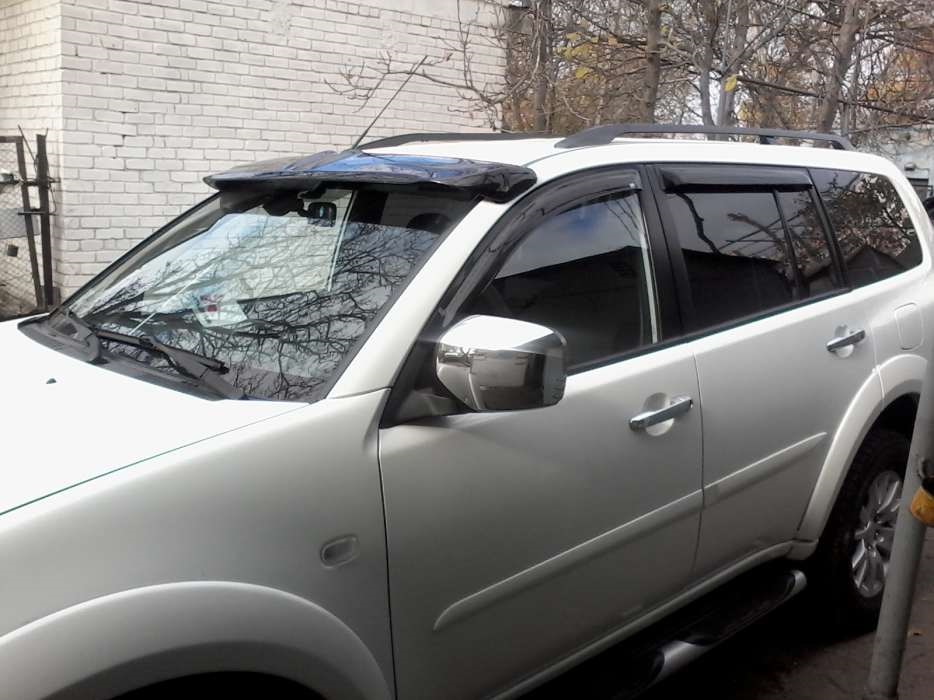 Козирок лобового скла Mitsubishi Pajero Sport 2