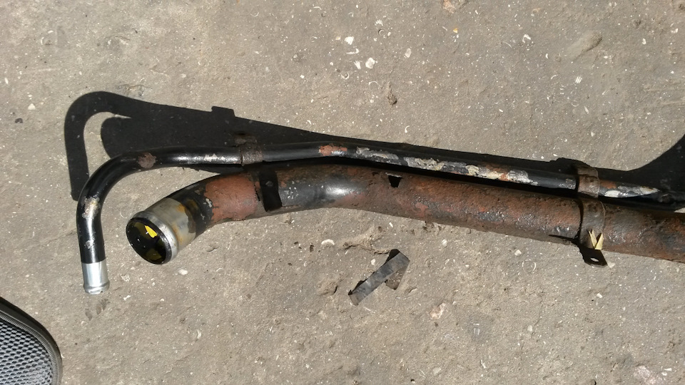 Трубка горловини бака ... текти усунута ... і заміна масляних шлангів ... 3