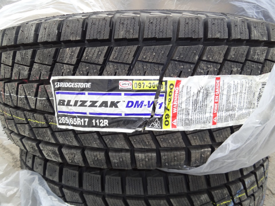 BRIDGESTONE BLIZZAK DM-V1 265x65x R17 112R 2