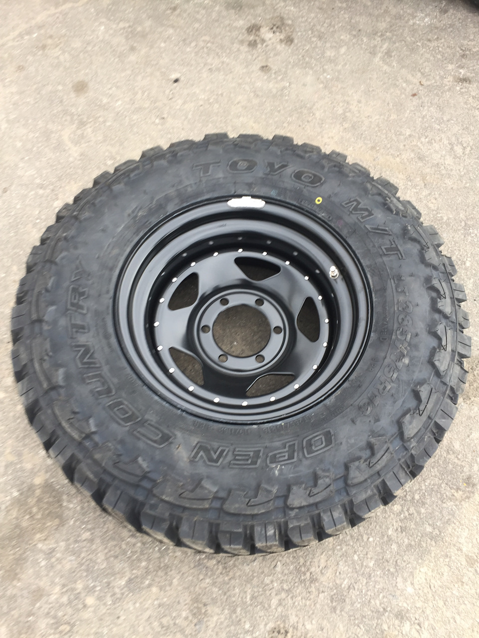 TOYO MT 265/75/16 Диски John Red 8 ET -20 4