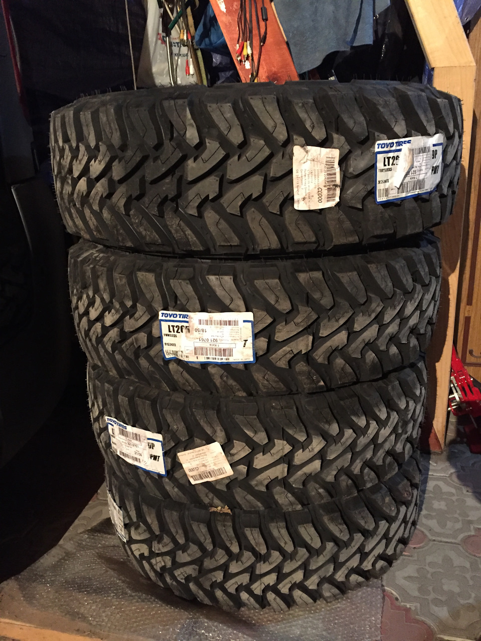 TOYO MT 265/75/16 Диски John Red 8 ET -20 3