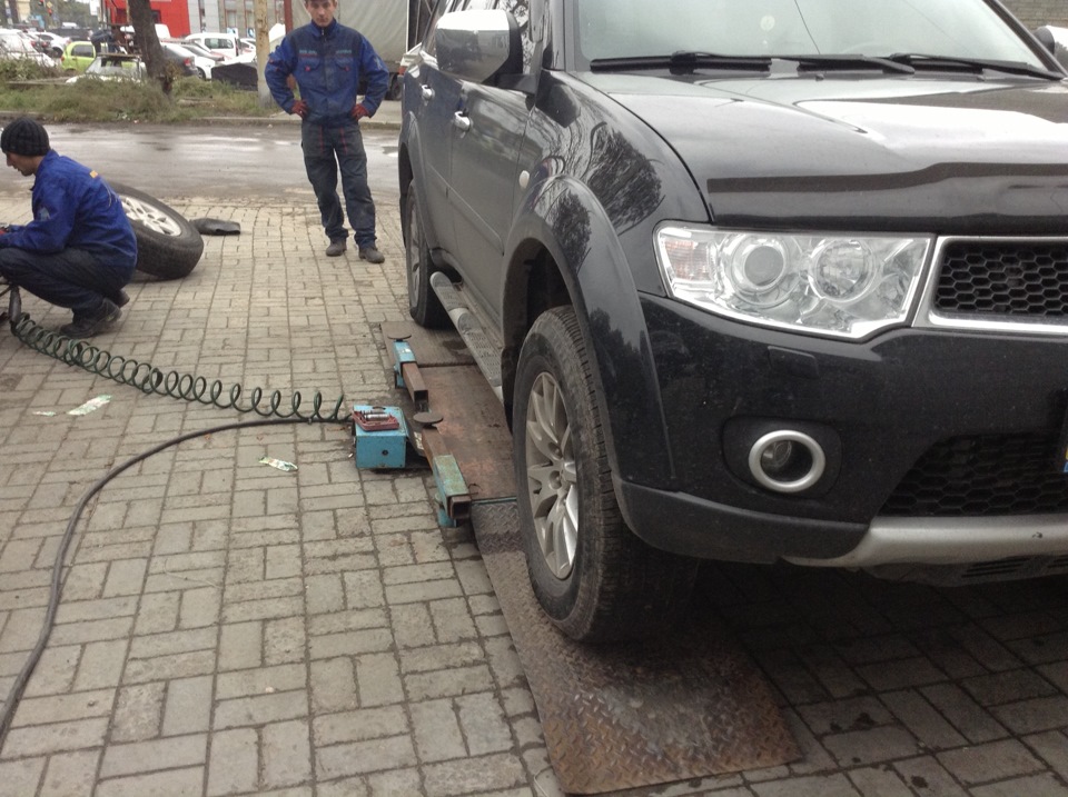 Розширювачі кмастила (проставки) hofmann на Mitsubishi Pajero Sport 1