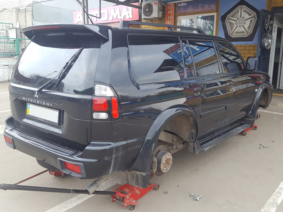 Прикупив і поставив нові тапки, що не промокають, на різну погоду. 1