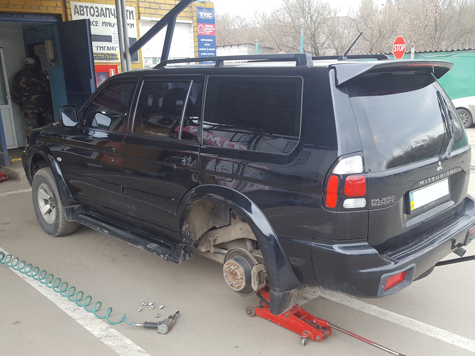 Прикупив і поставив нові тапки, що не промокають, на різну погоду. 2