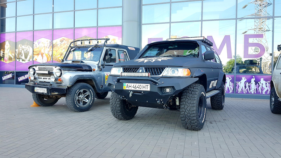 Автошоу. Виставка різних авто, зустріч автоклубів. Фото. 2