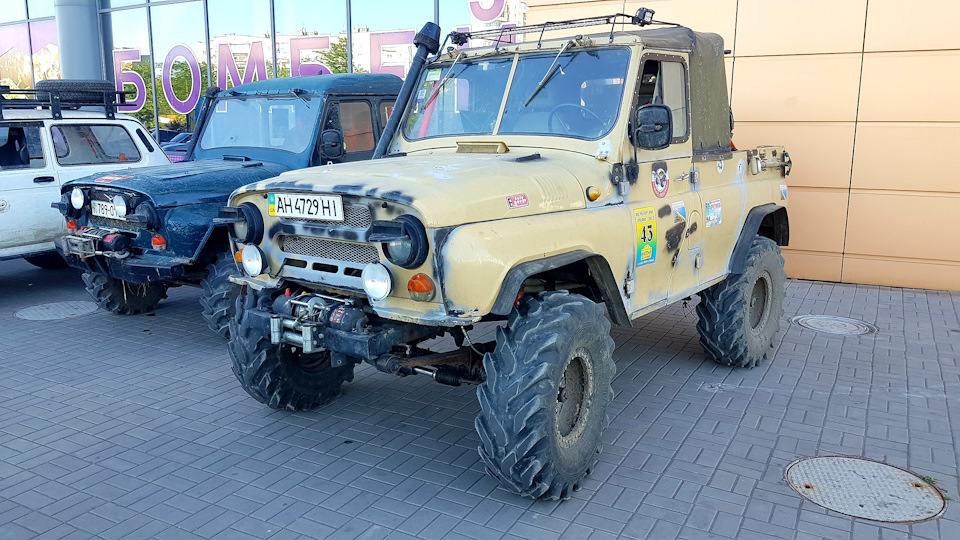 Автошоу. Виставка різних авто, зустріч автоклубів. Фото. 3