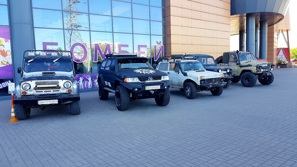 Автошоу. Виставка різних авто, зустріч автоклубів. Фото. 1