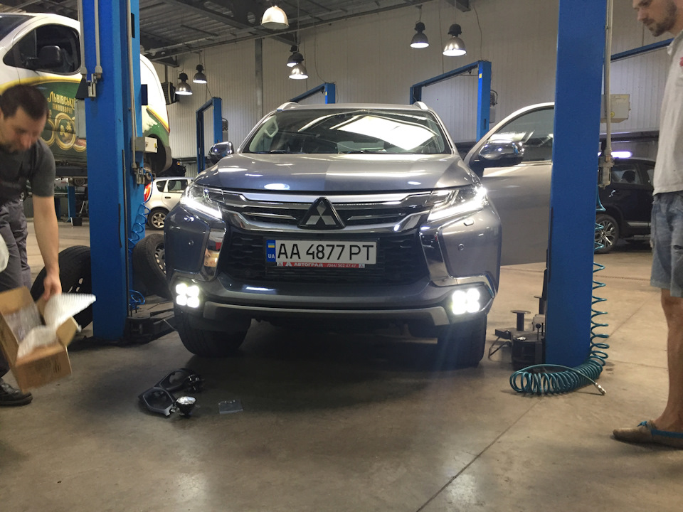 New Style ПТФ або туманки для Mitsubishi Pajero Sport 3 4