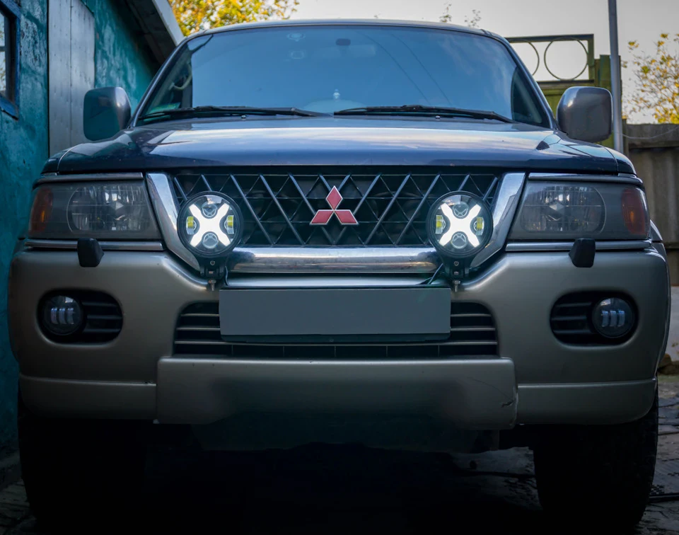 Світлодіодні фари (LED, Додаткові, Універсальні) на Mitsubishi Pajero Sport - Огляд та тест